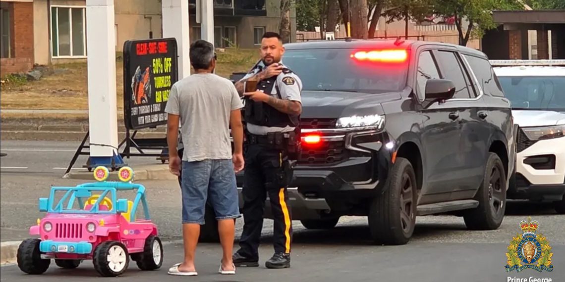 Un Canadien arrêté pour conduite en Barbie Jeep au milieu de la circulation !