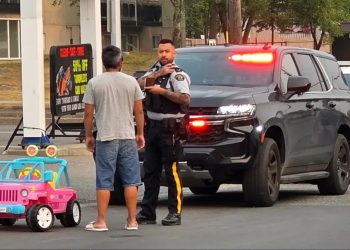 Un Canadien arrêté pour conduite en Barbie Jeep au milieu de la circulation !