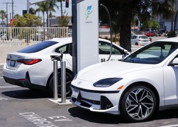 Une étude choc dévoile pourquoi les voitures électriques surpassent toujours les modèles à essence en propreté