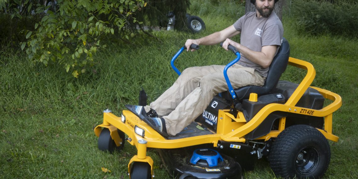 Comment tondre la pelouse est-il devenu le sport automobile en solo le plus captivant ?