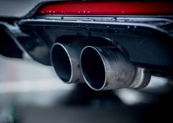 Les constructeurs automobiles en désaccord avec l&rsquo;EPA : vers un allègement des règles sur les émissions ?