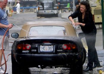 Quand deux personnes lavent leur Miata à l&rsquo;ombre de Ground Zero : le cliché qui intrigue !