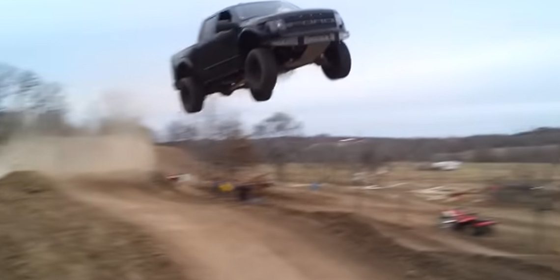 La star virale d&rsquo;Internet : le Ford Raptor qui refuse de mourir !