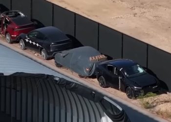 Un mystérieux nouveau modèle Tesla repéré lors d&rsquo;un test de crash à Giga Texas : que cache ce véhicule plus petit ?