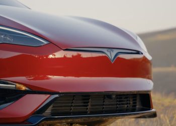 Tesla : cette fonctionnalité phare pourrait disparaître d&rsquo;un de ses plus grands marchés !