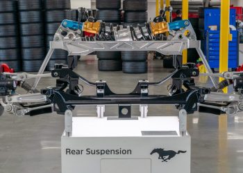 Le parcours surprenant de l&rsquo;usine Flat Rock à la création de supercars artisanales !