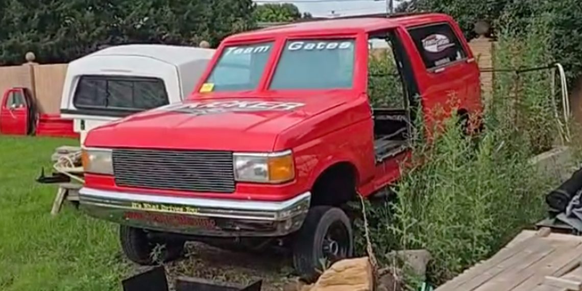 Un Ford Bronco légendaire et sa sono explosive font un retour inattendu !