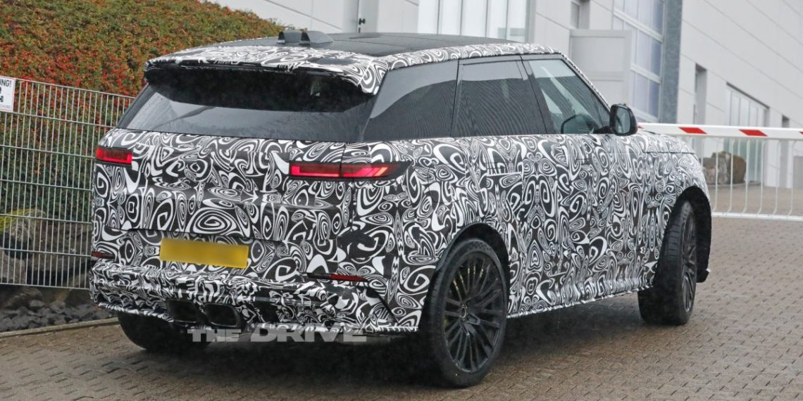 Range Rover Sport SV 2027 : l’échappement central façon Porsche va vous surprendre !