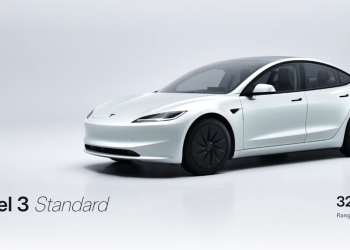 Pourquoi la Tesla Model 3 à 40 000 $ a encore des rétroviseurs manuels ?
