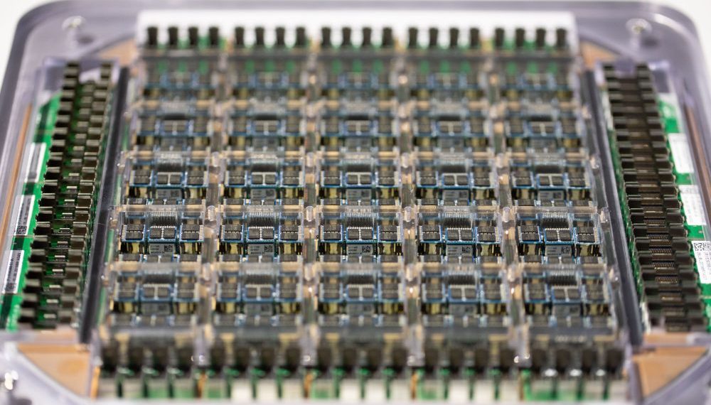 Tesla révèle son plan audacieux pour la production de la puce AI5 : une révolution en vue ?