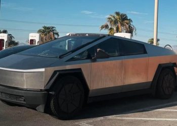 Les Cybertrucks Tesla menacés : un problème d&rsquo;adhésif met en péril 6,197 véhicules