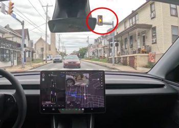 La réaction inattendue d&rsquo;internet après que ma Tesla en mode FSD 14.1 ait fait ça ! 🌐😲