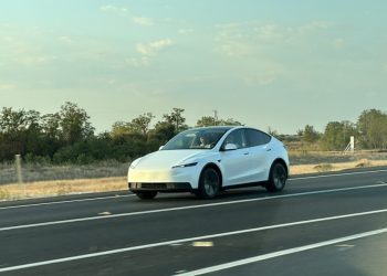 Cette Tesla Model Y incroyablement abordable aperçue sans camouflage près de Giga Texas !