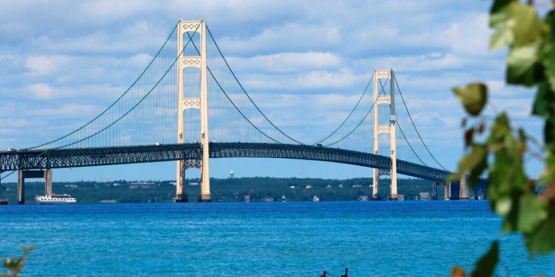 Voici pourquoi tout le monde veut un morceau du pont Mackinac du Michigan !