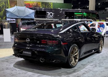 Les raisons inquiétantes derrière la disparition potentielle des Nissan Z à prix cassés !
