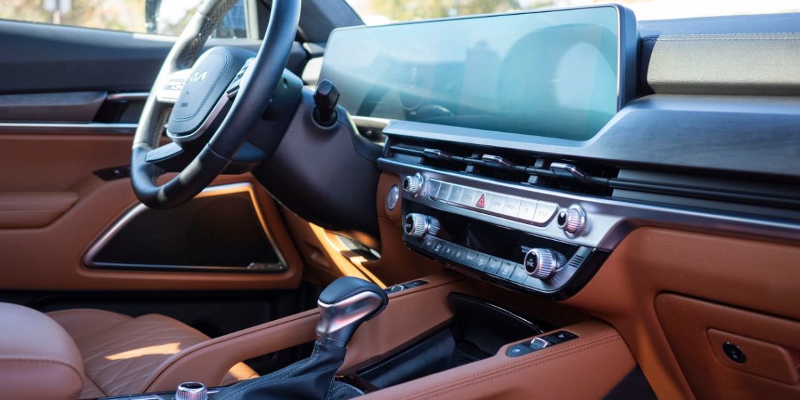 Pourquoi certaines Hyundai et Kia de 2025 utilisent encore l’USB vieillot pour CarPlay, et c’est frustrant !