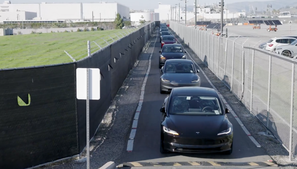 Pourquoi Tesla envisage de supprimer les pièces chinoises dans ses usines américaines : le rapport qui surprend !
