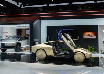 La révélation explosive de Tesla : Cybercab et Optimus volent la vedette à l&rsquo;expo en Chine !