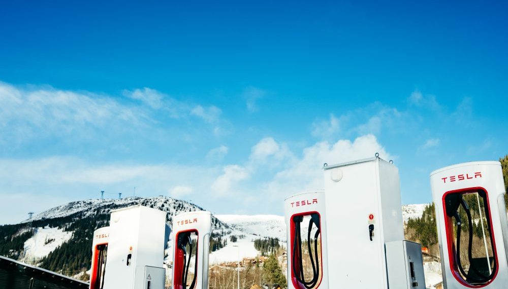 La révolution MultiPass de Tesla en Europe : accès inédit aux bornes non-Tesla !