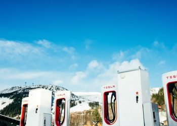 La révolution MultiPass de Tesla en Europe : accès inédit aux bornes non-Tesla !