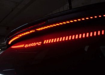L&rsquo;incroyable astuce lumineuse de l&rsquo;Audi SQ5 : pourquoi vous ne pouvez la voir qu&rsquo;aux États-Unis !