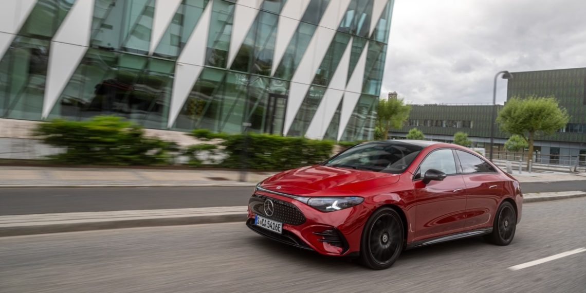 La Mercedes-Benz CLA EV surprend avec son autonomie, la Fiat prête à renverser l’Amérique, et un Ineos Grenadier cabriolet à couper le souffle !