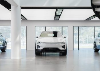 Ces secrets des concessionnaires Nissan et les surprenantes voitures Waymo figées vont vous étonner !