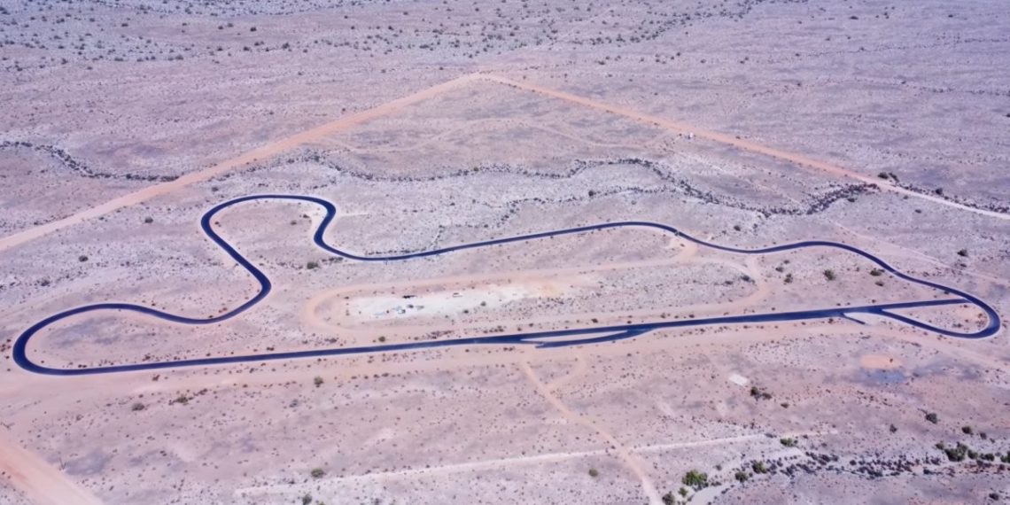 Ce circuit abandonné se cache à près de 50 km de toute route goudronnée, oserez-vous l&rsquo;explorer ?