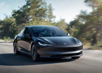 Vous ne croirez pas ce que le Tesla FSD 14.2 peut faire avec ses capacités « presque de niveau 4 » !