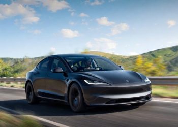 Le voyage révolutionnaire : l&rsquo;incroyable traversée sans intervention de la Tesla FSD d&rsquo;un océan à l&rsquo;autre !
