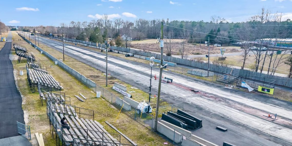 Ce circuit de dragster à vendre : économisez 500 000 $ dès maintenant ! Ça vous tente ?