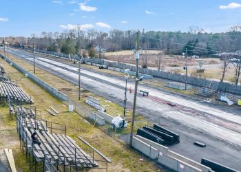 Ce circuit de dragster à vendre : économisez 500 000 $ dès maintenant ! Ça vous tente ?