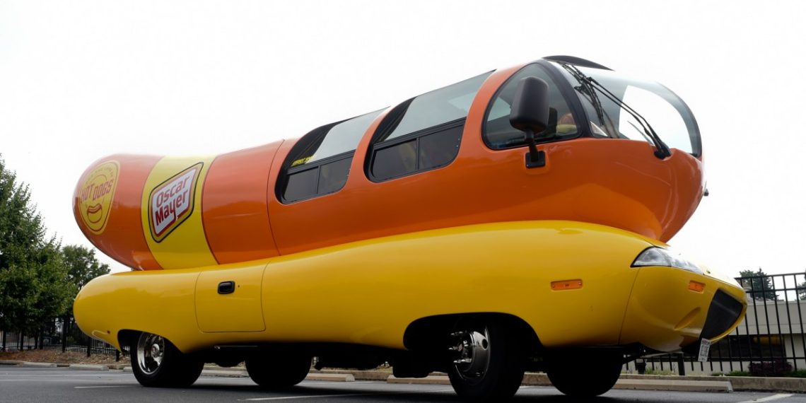 L’Oscar Mayer Wienermobile : quel lien avec le Rivian AI Day et l’accès Supercharger des BMW EV ?
