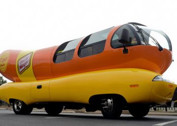 L&rsquo;Oscar Mayer Wienermobile : quel lien avec le Rivian AI Day et l&rsquo;accès Supercharger des BMW EV ?