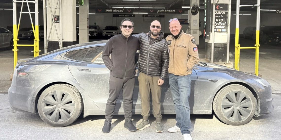 Une Tesla s’est-elle vraiment conduite seule de Los Angeles à New York ? Vous n’allez pas y croire…