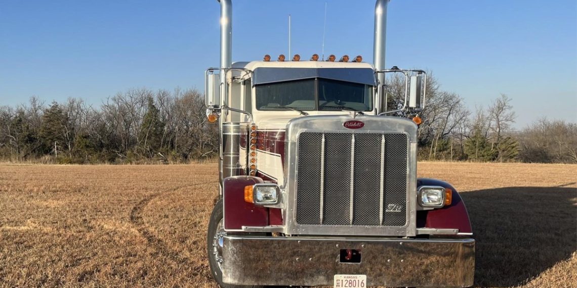 À 280 000 $, cet incroyable Peterbilt de 18 ans pourrait bien prédire l’avenir du marché !