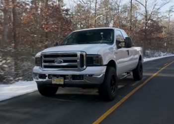 Ce Ford Super Duty de 20 ans renaît avec un V8 Godzilla, un choix incroyable !