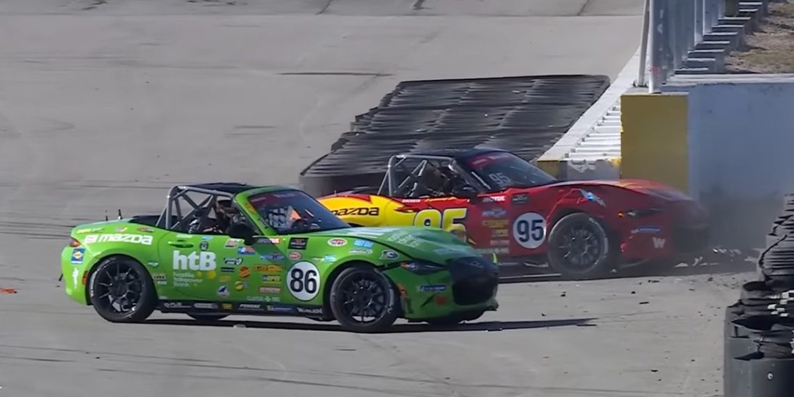 Quand Chick Hicks Miata fait déraper la Lightning McQueen MX-5 Cup Car : la fin choquante d’une course palpitante !