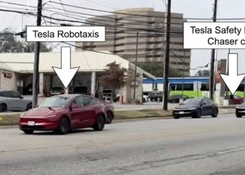 Tesla : la surprenante stratégie derrière le déplacement du contrôleur de sécurité des Robotaxis !