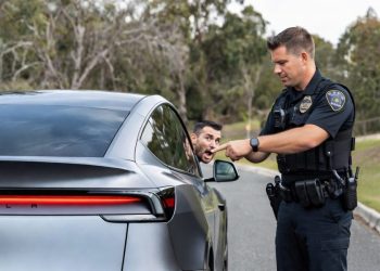 Accrochez-vous : une fonctionnalité de la Tesla Model Y provoque un face-à-face brûlant avec la police !