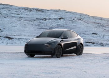Découvrez la Tesla Model Y Standard Long Range RWD : l&rsquo;arrivée en Europe qui change tout !