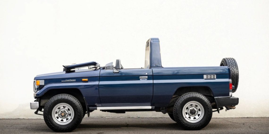 Faut-il vraiment craquer pour un Toyota Land Cruiser Série 70 avec pare-brise rabattable et arceau ?