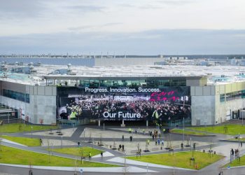 Elon Musk avertit : l’expansion de Tesla Giga Berlin menacée par des interférences extérieures ?