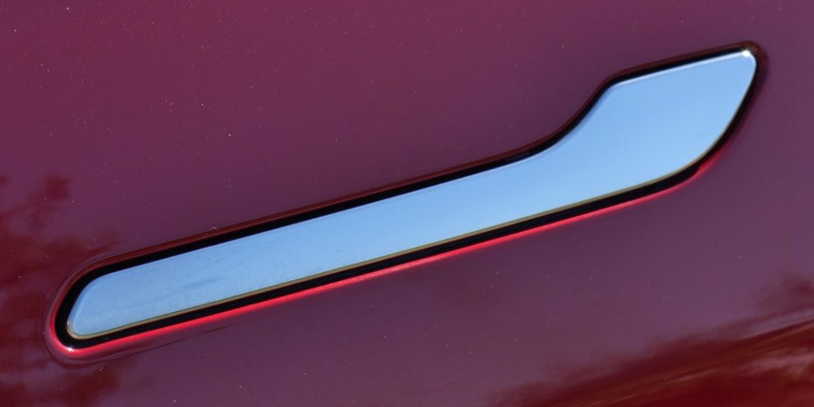 La Chine secoue l&rsquo;industrie en interdisant les poignées de porte cachées à la Tesla pour plus de sécurité