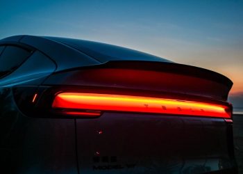 Elon Musk prépare-t-il une fusion surprise entre Tesla et SpaceX ? Les indices qui affolent les investisseurs