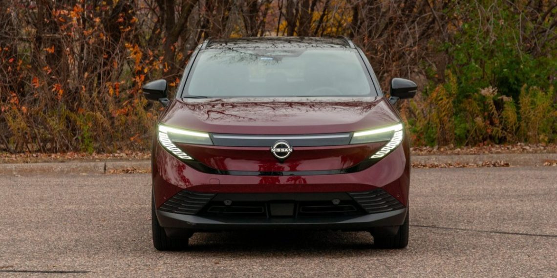 La Nissan Leaf moins chère reportée, Ford propose des batteries EV à 30k, et Stellantis en difficulté financière : ce que cela signifie pour vous !