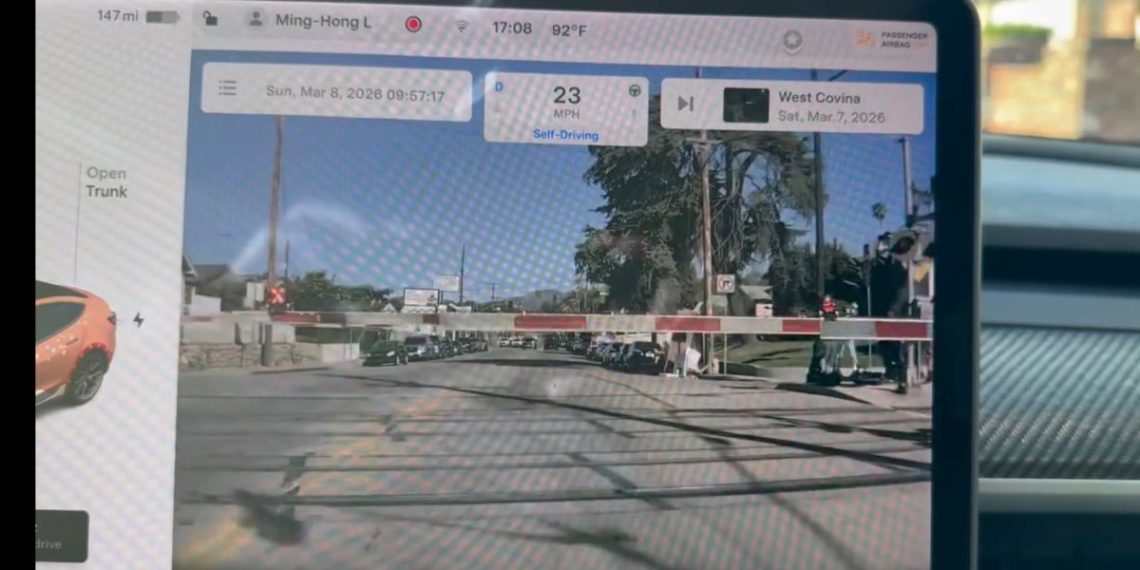Quand la Tesla ‘Full Self-Driving’ traverse les barrières d’un passage à niveau : la vidéo qui choque !