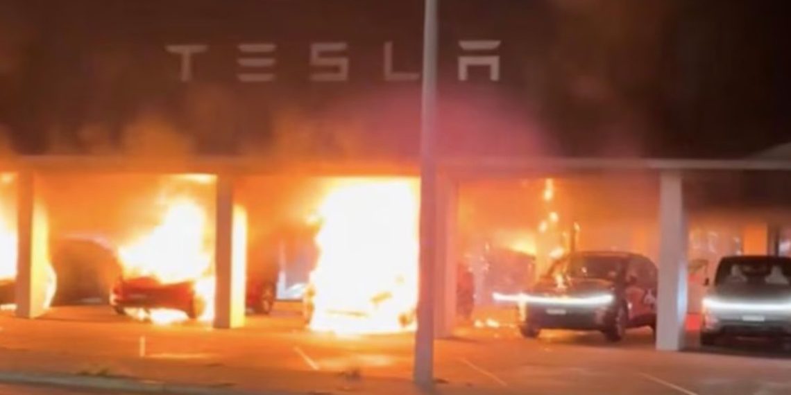 Incendie mystérieux dans un showroom Tesla à Sydney : 3 véhicules réduits en cendres !