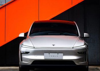 Une mystérieuse Tesla Model Y L aperçue sur des camions en Australie : que cache ce modèle inédit ?