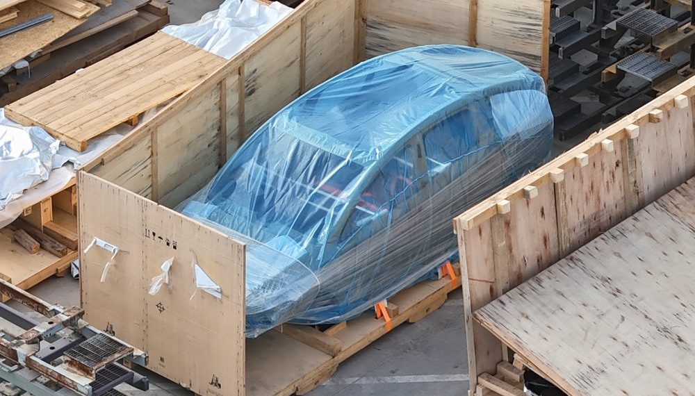 Une voiture mystérieuse de Tesla fait sensation à Giga Texas : qu&rsquo;y a-t-il vraiment derrière ce dévoilement ?